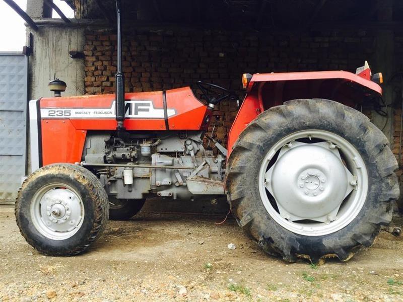 Massey-Ferguson-235