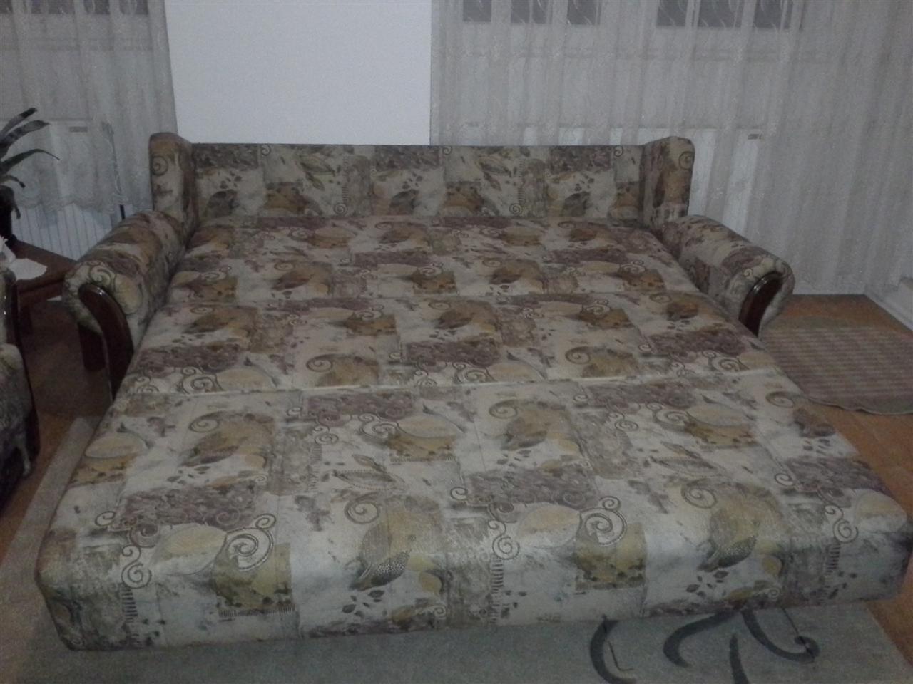 SHITET-URGJENT-GARNITURA-3-2-DHE-FOTELJA