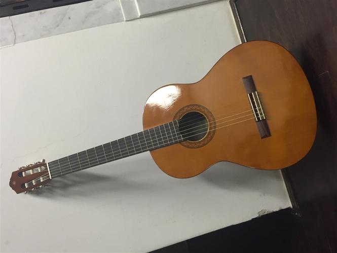 Gitarë yamaha c40