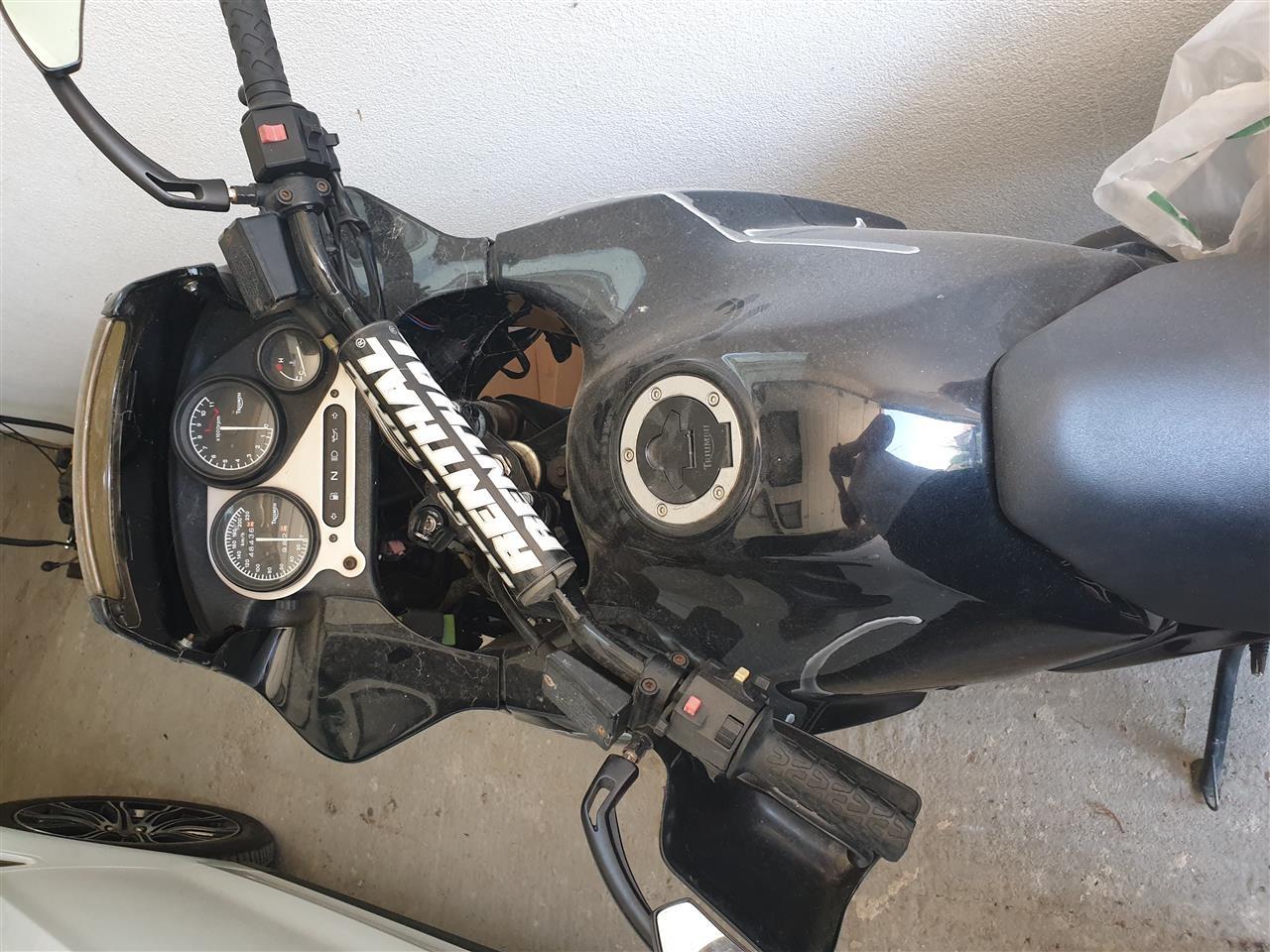 Triumph-tiger-900