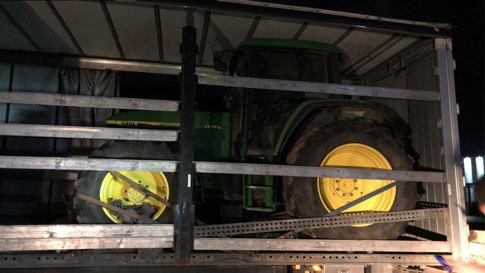 John-deere-6810---------------------