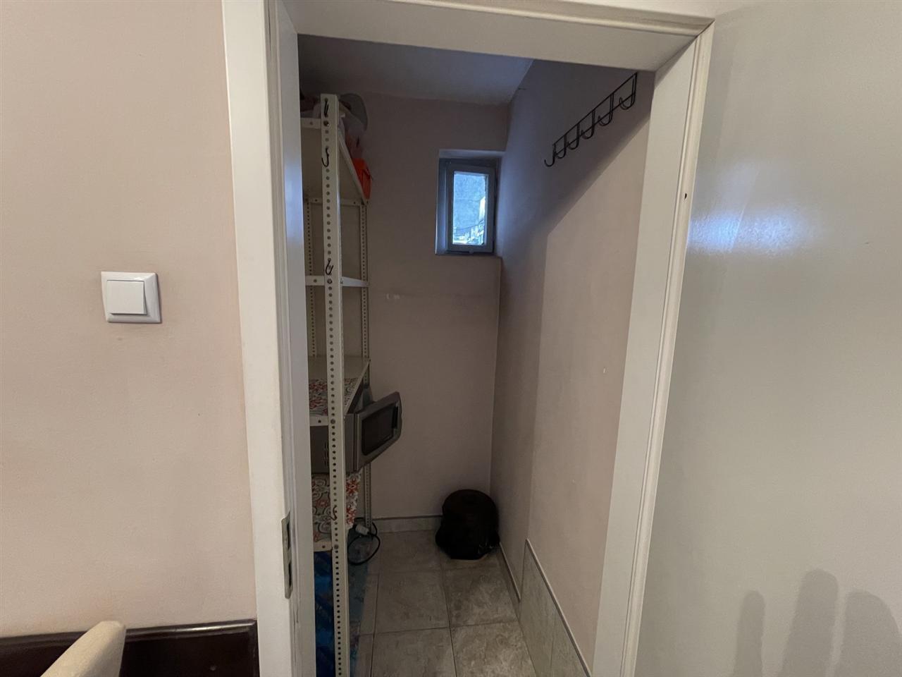 Banes-me-qera-ne-Ulpiane-me-Termokos-mbrapa-AAK-350E