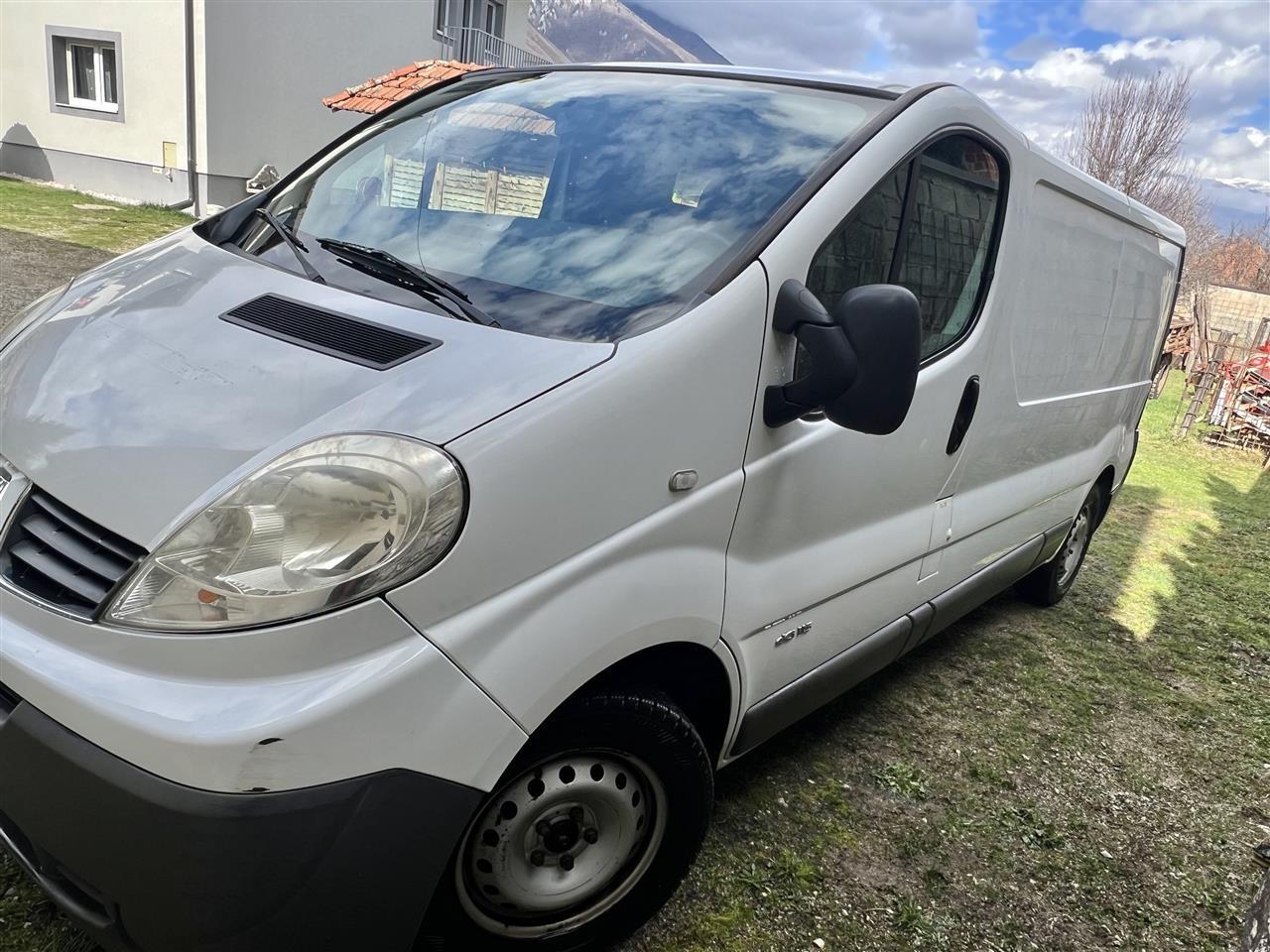 Renault-Trafic-