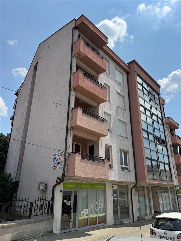 Banesë-në-SHITJE-185m--me-Fletë-Poseduese----Gjakovë