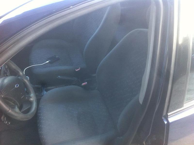 Ford-Focus-2000