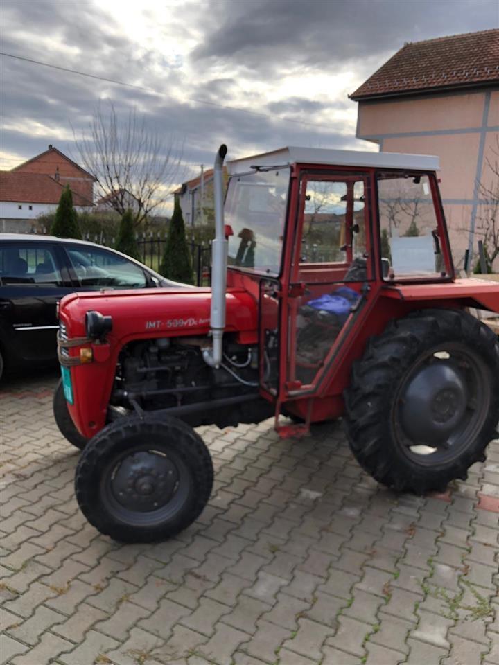 Traktor-IMT-539