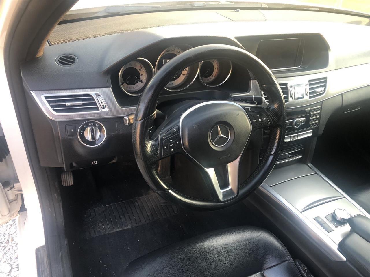 Mercedes-E220