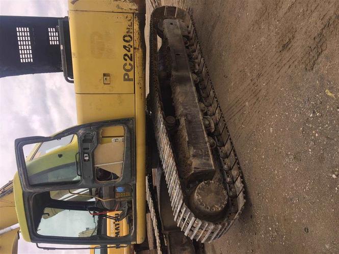 Komatsu 240