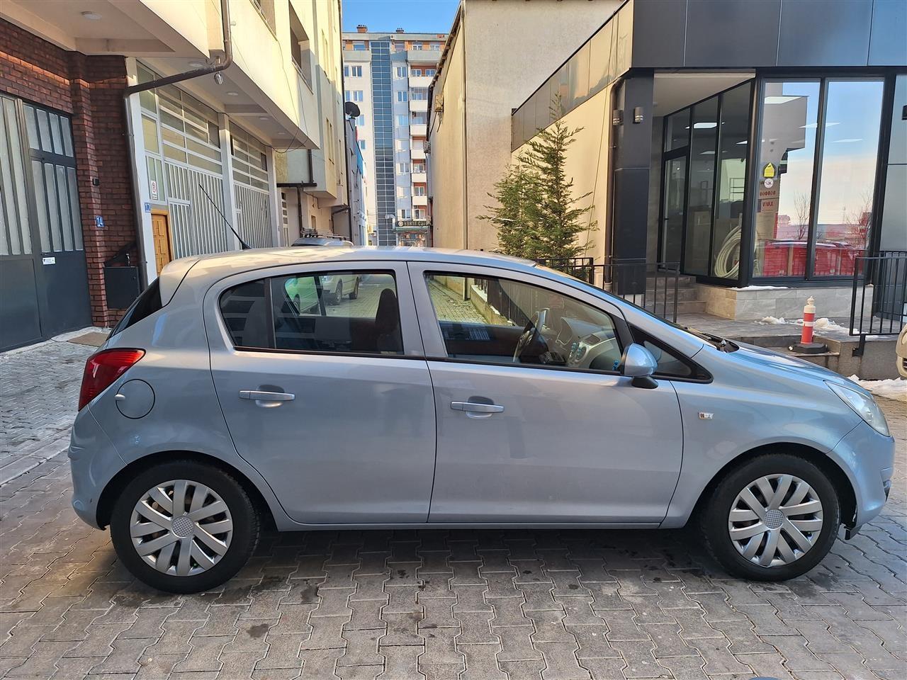 OPEL CORSA D 1.3 DIZEL AUTOMATIK Prishtinë