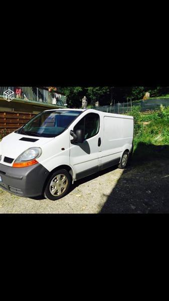 Renault-Trafic-