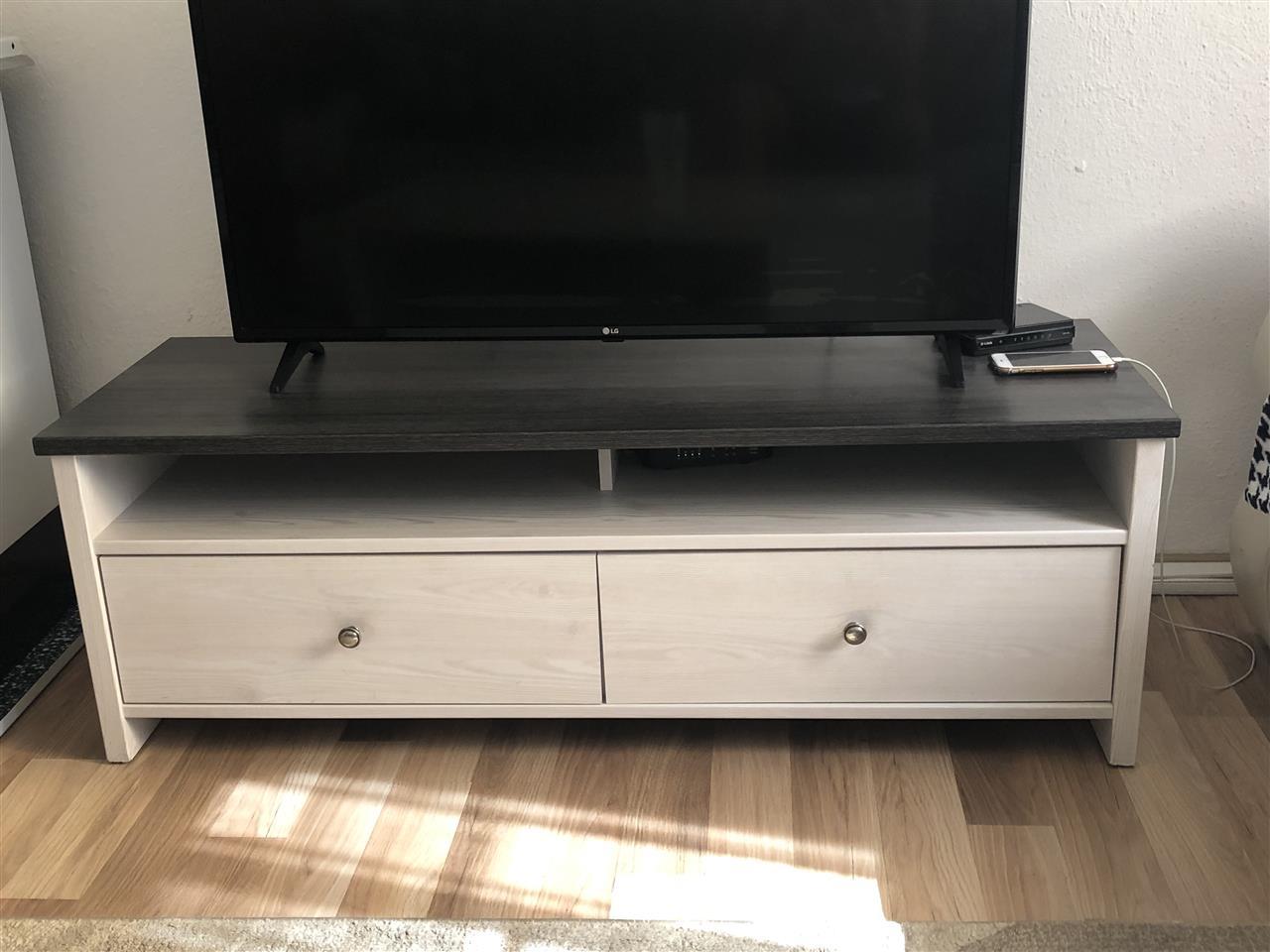 Komode-per-TV