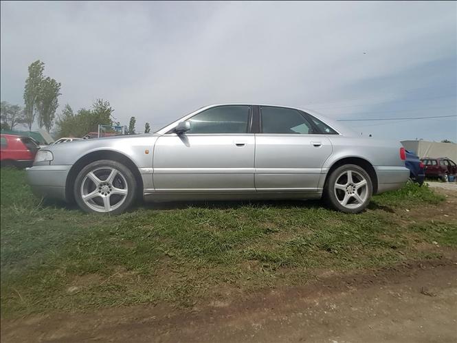 Audi A8 2.8B