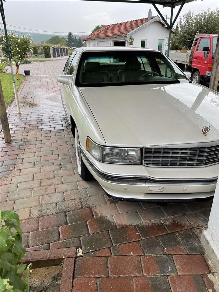 Cadillac-Deville--old-school-