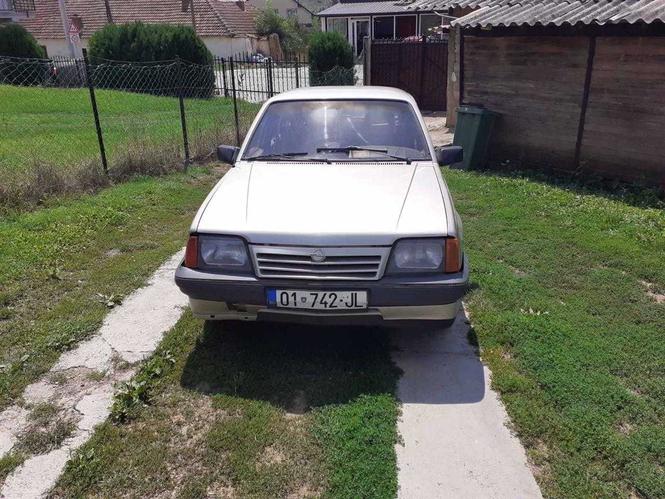Opel ascona 1.8