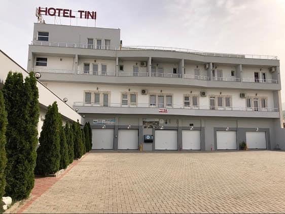 Shitet-Hoteli--ne-Prizren