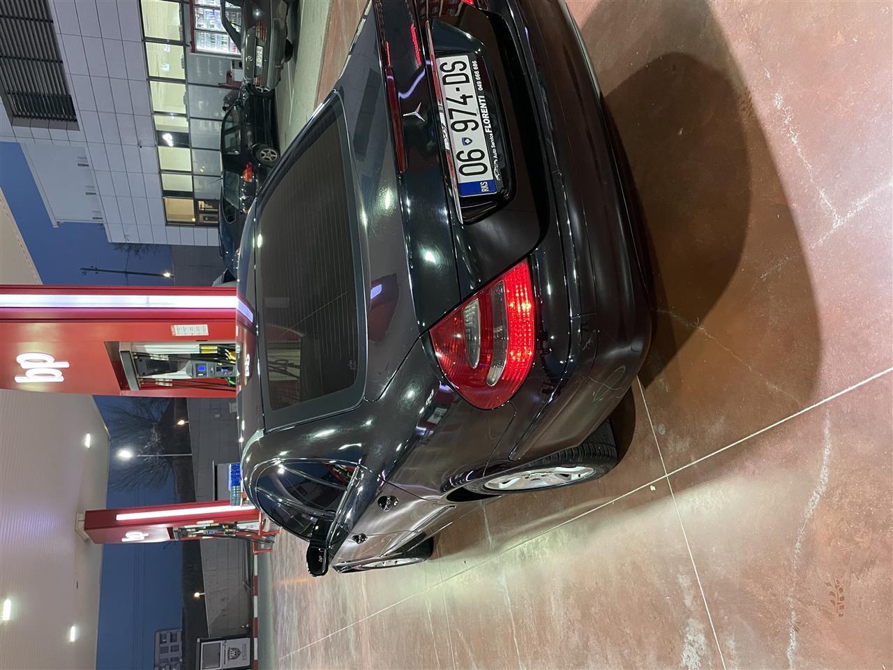 Mercedes-E-200