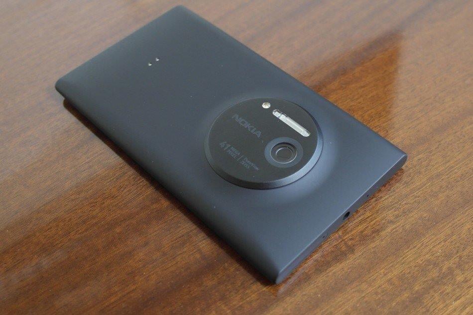 Nokia-909-