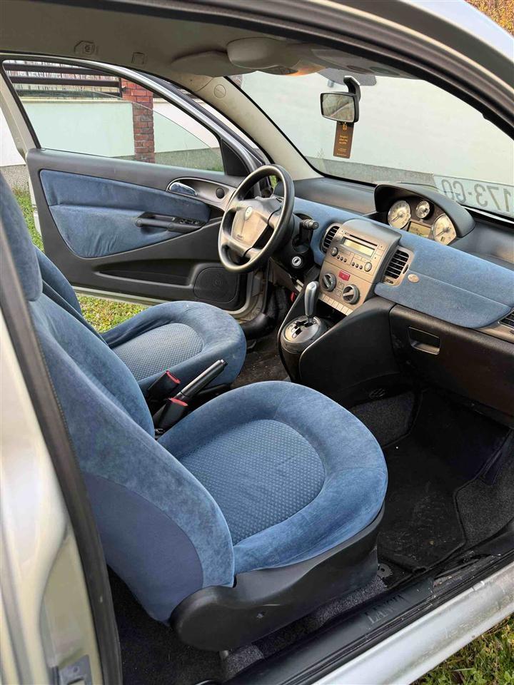 Lancia-ypsilon