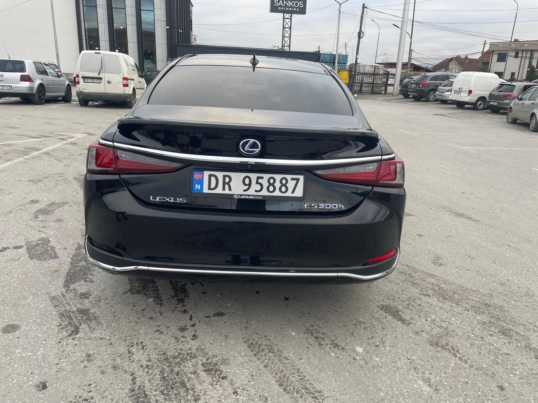 LEXUS