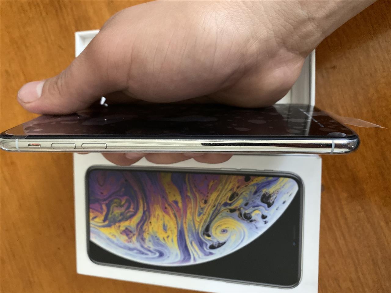 IPhone-Xs-Max-Silver