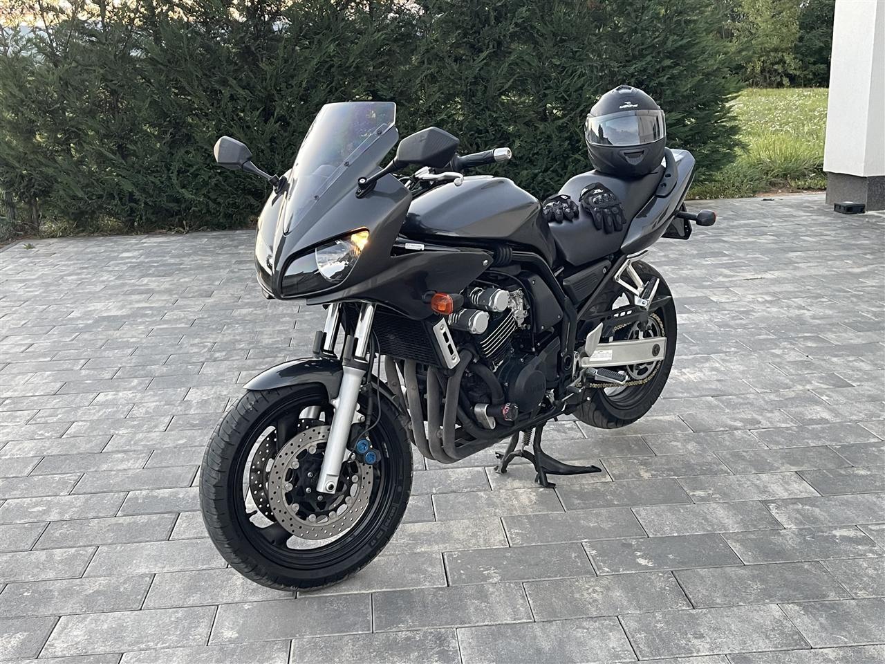 YAMAHA-FZS-600-cc