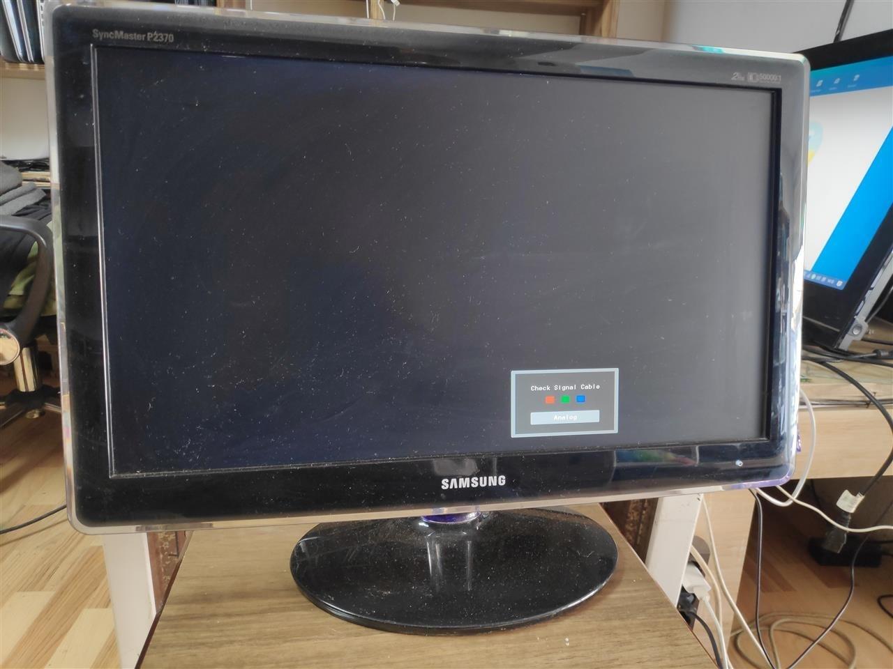 SAM SUNG 32インチ 二画面表示 HDMi PS4 | chicshabu.com