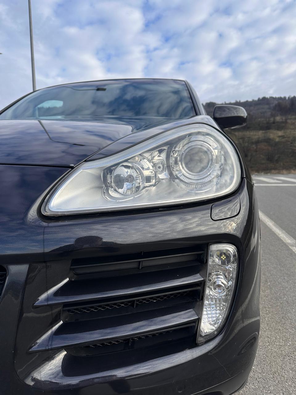 Porsche-Cayenne