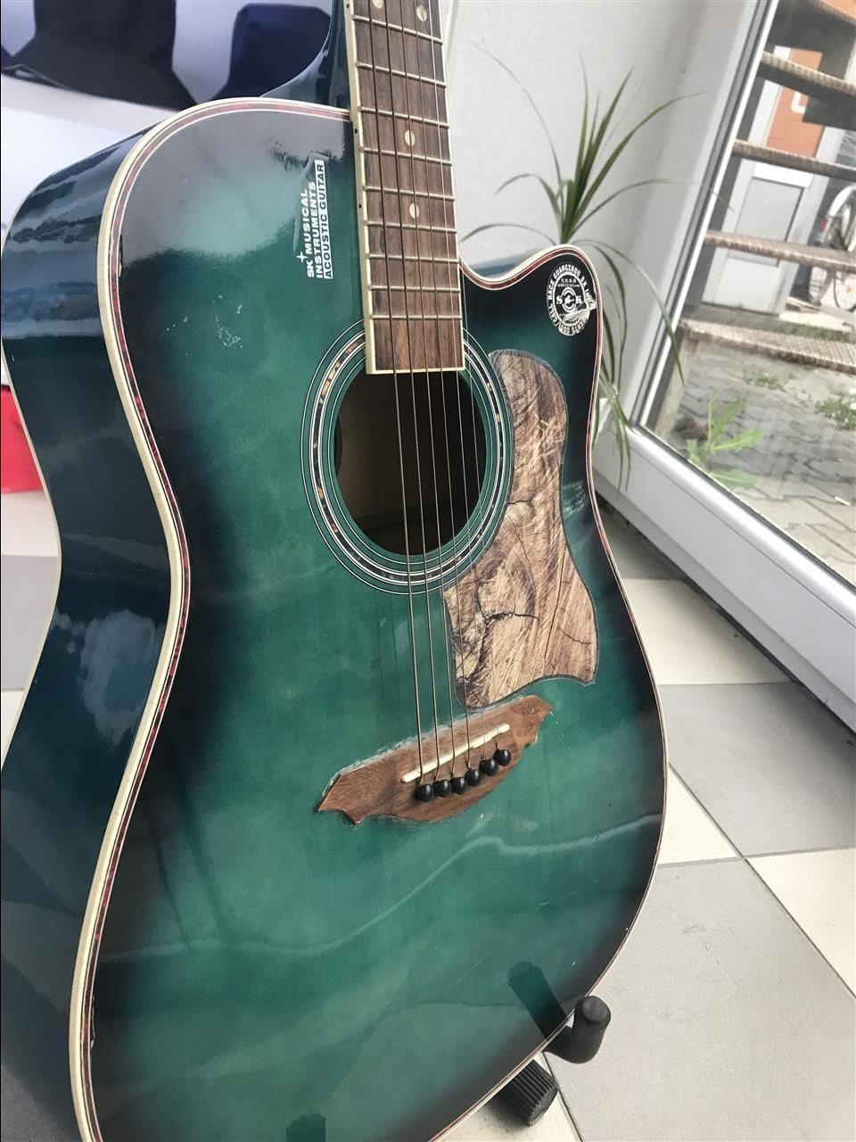 Gitare-akustike-
