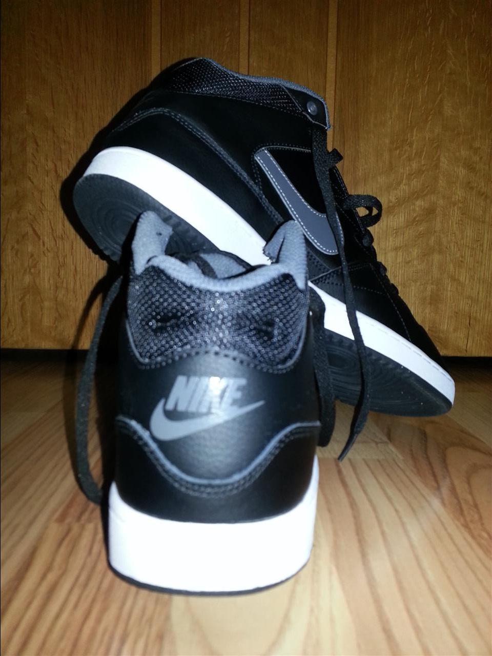 NIKE-