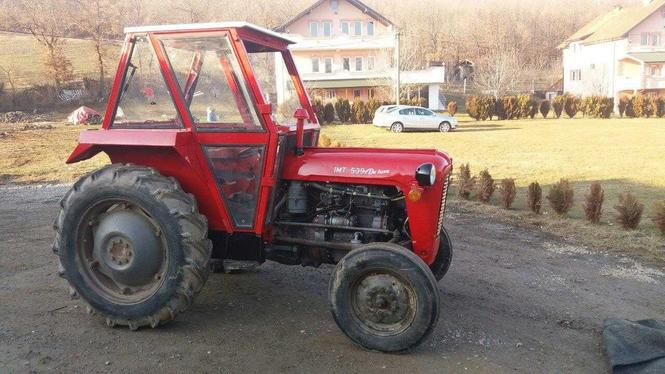 Traktor 539