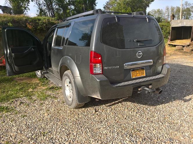  Nissan pathfinder es