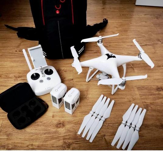 Droni DJI Phantom 4 