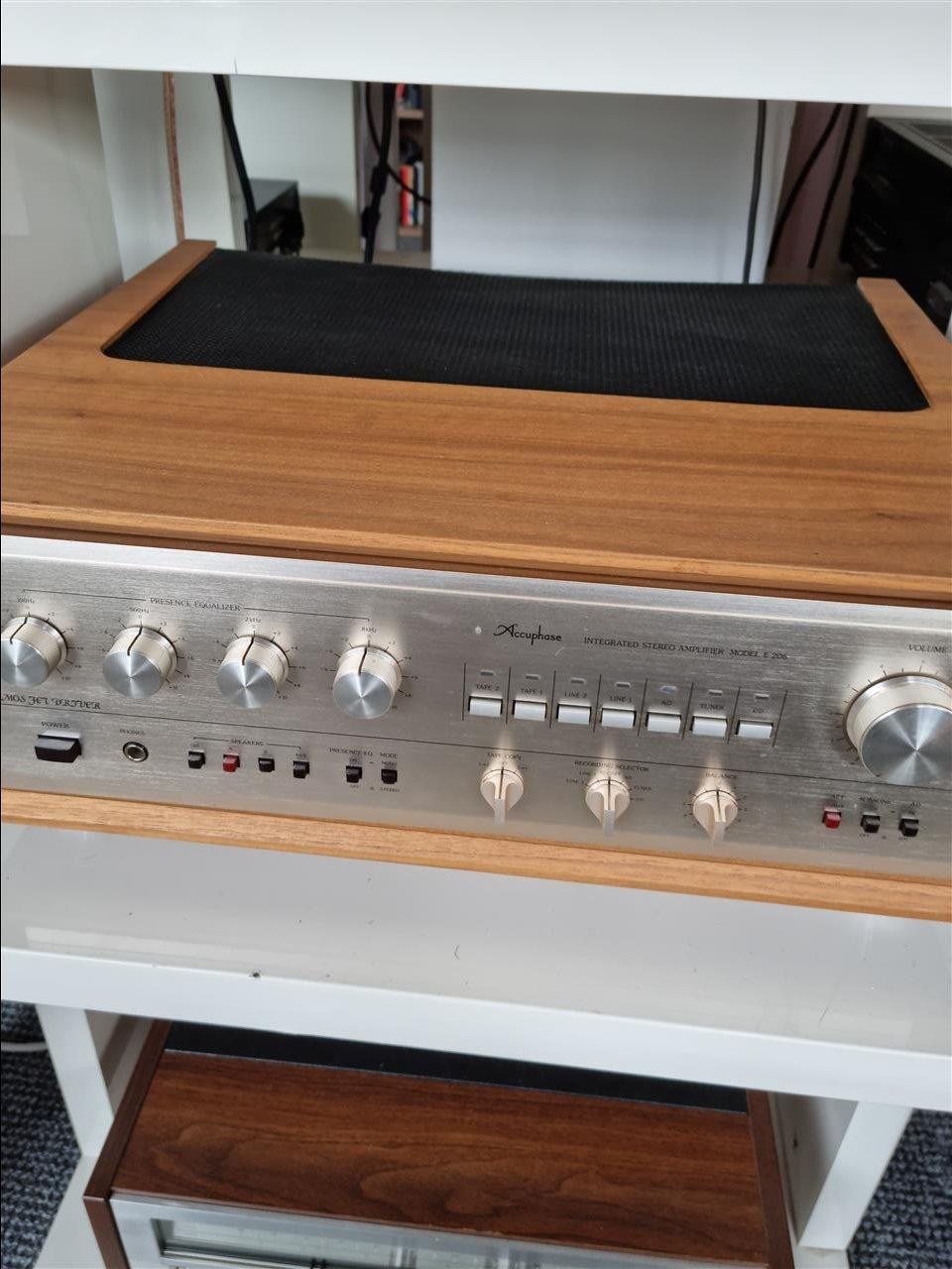 Accuphase