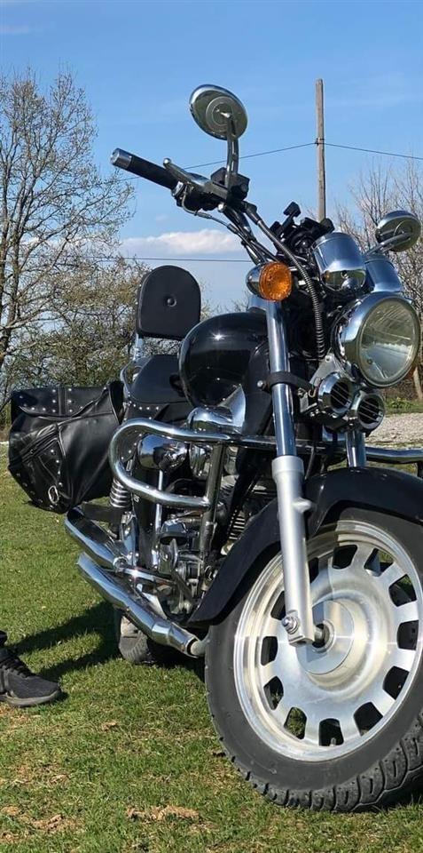 Shes-Motorrin-