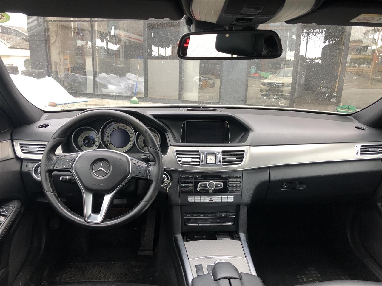 mercedes-E200-