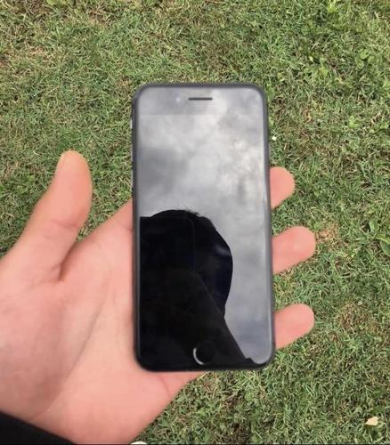 iPhone 8 , 64Gb