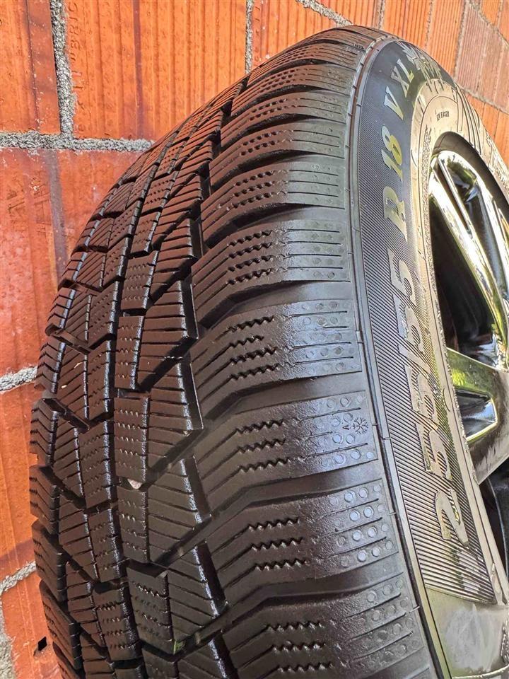 Fellne-18-me-goma-255-55r18-5x130-per-touareg