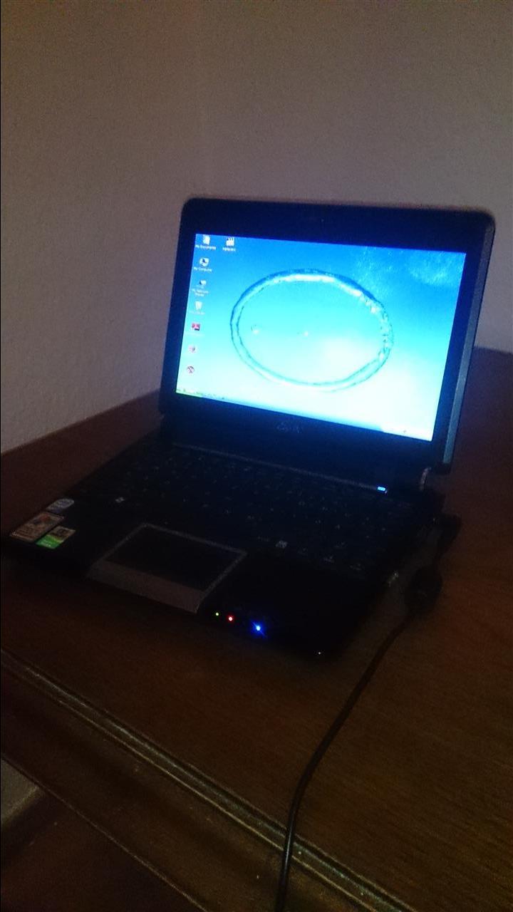 Llaptopi-asus-eee-pc