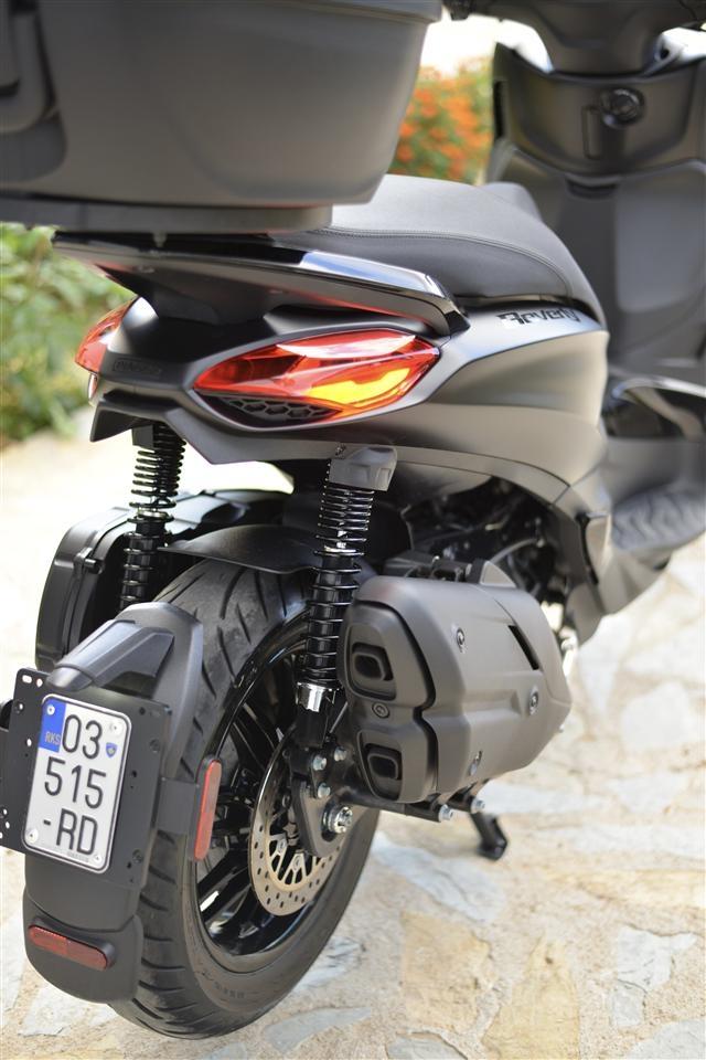 Piaggio-Beverly-400-deep-black