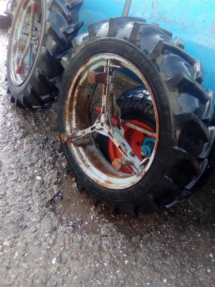 Gomat-e-traktorit