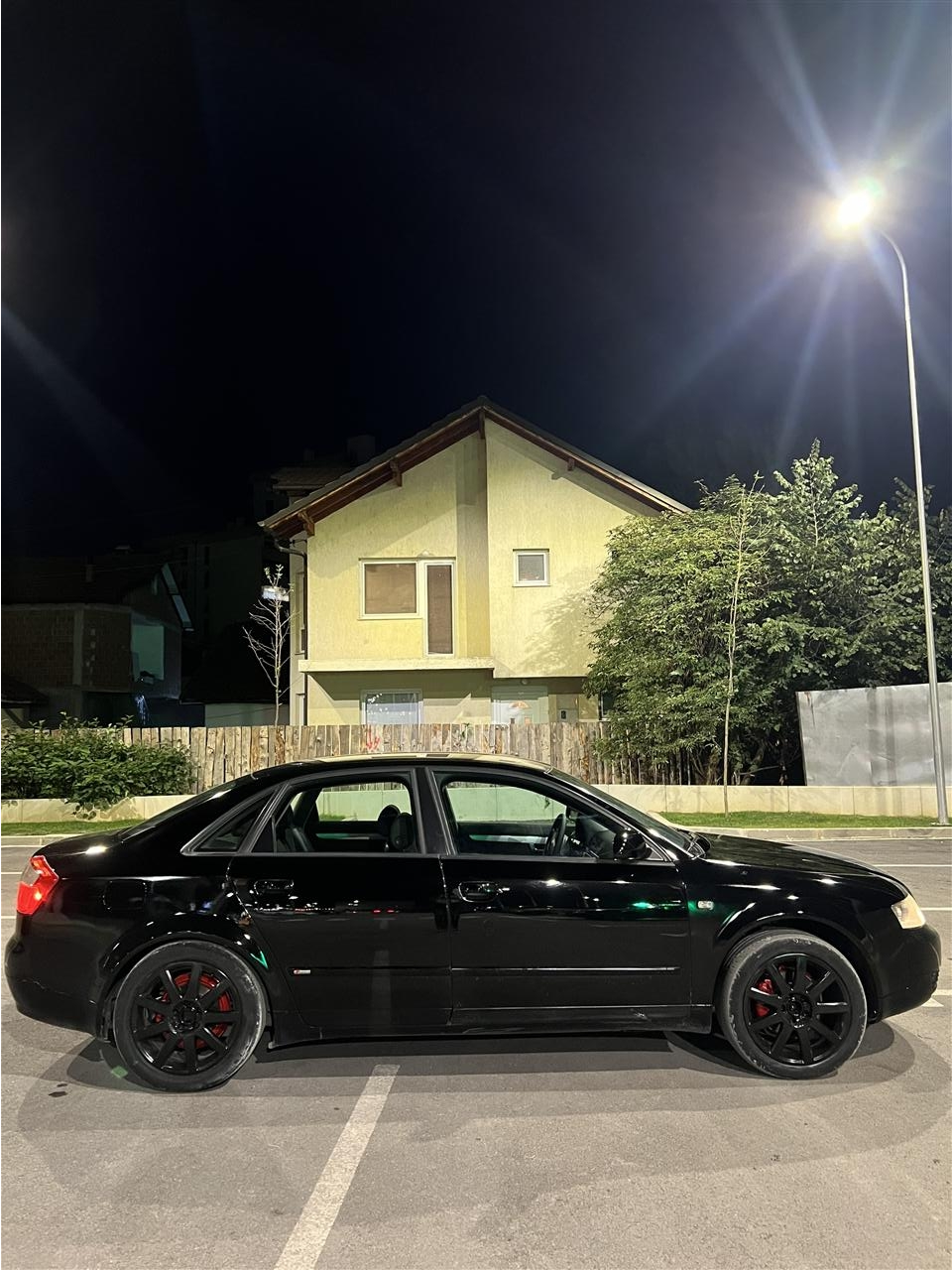 AUDI-A4-1-9