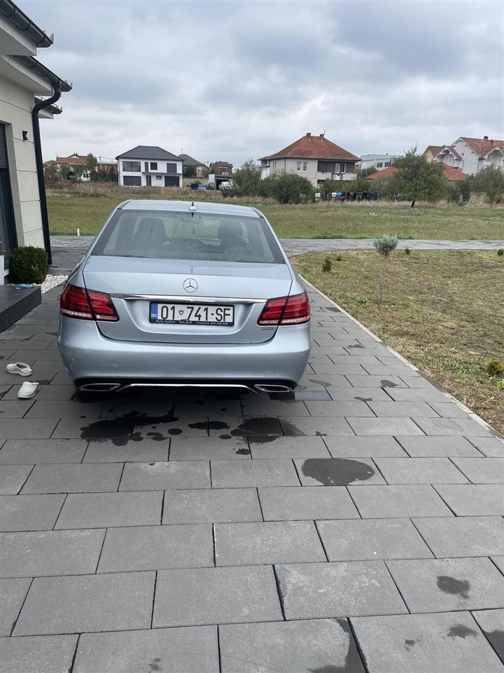 Mercedes-E220