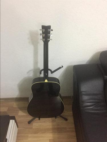 Gitare akustike