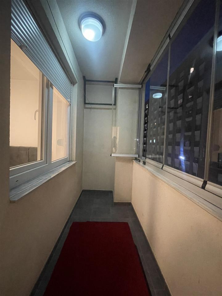 Banesë-në--shitje-në-Rrugën-B