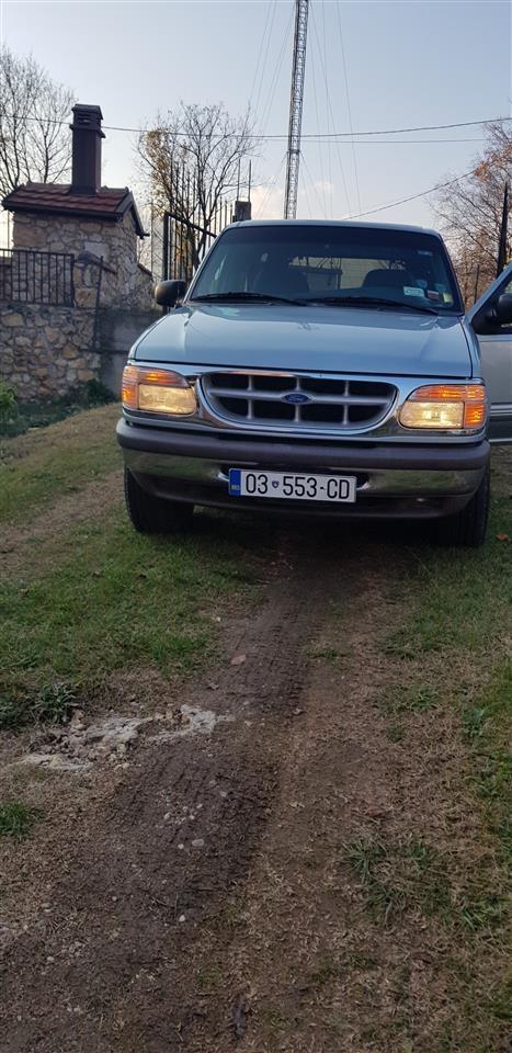 Ford-Explorer