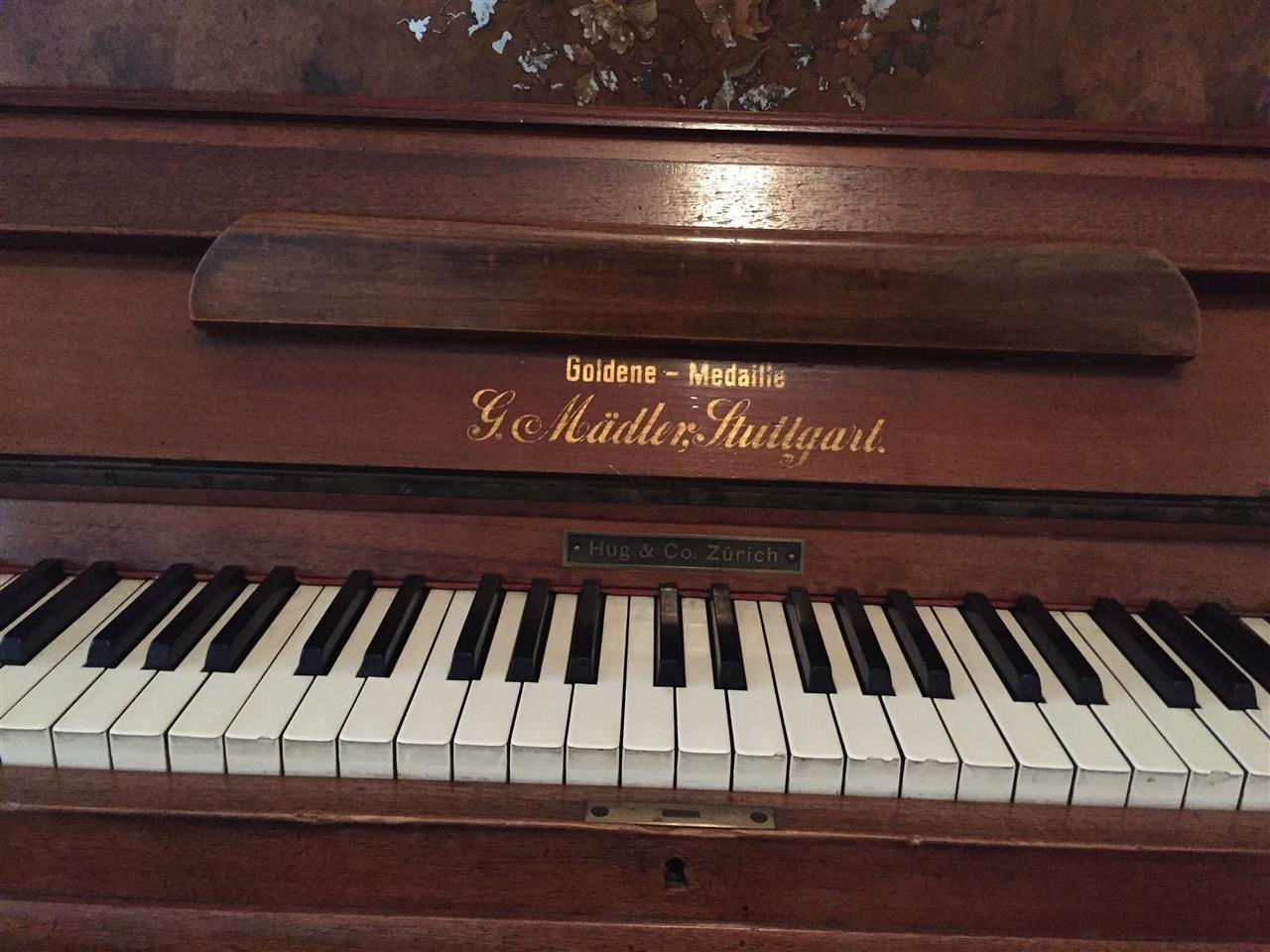 Shitet-Piano