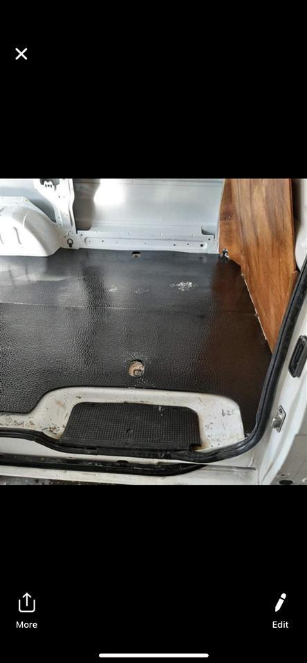 Shes-renault-trafic-minivan