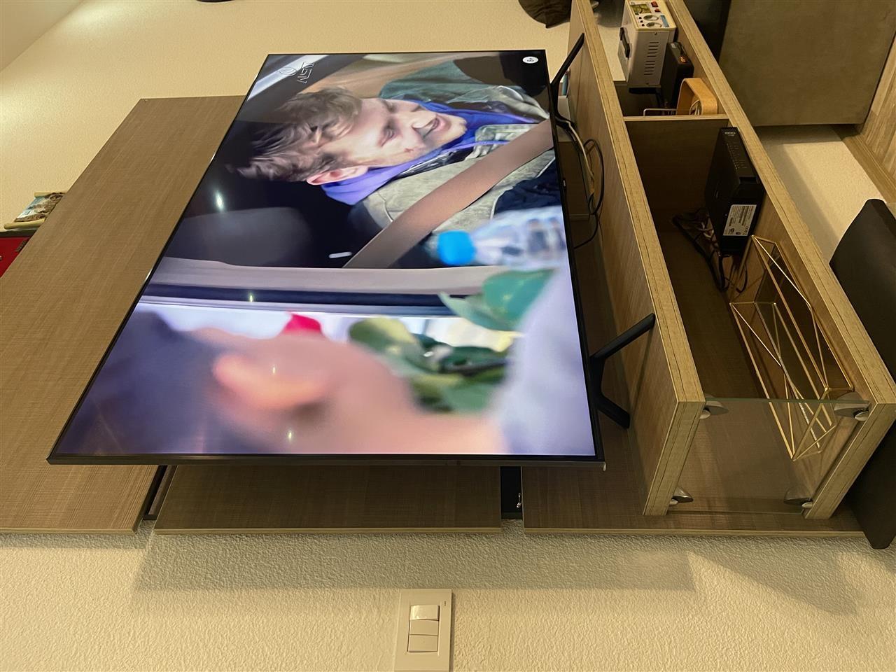 Komod-per-TV