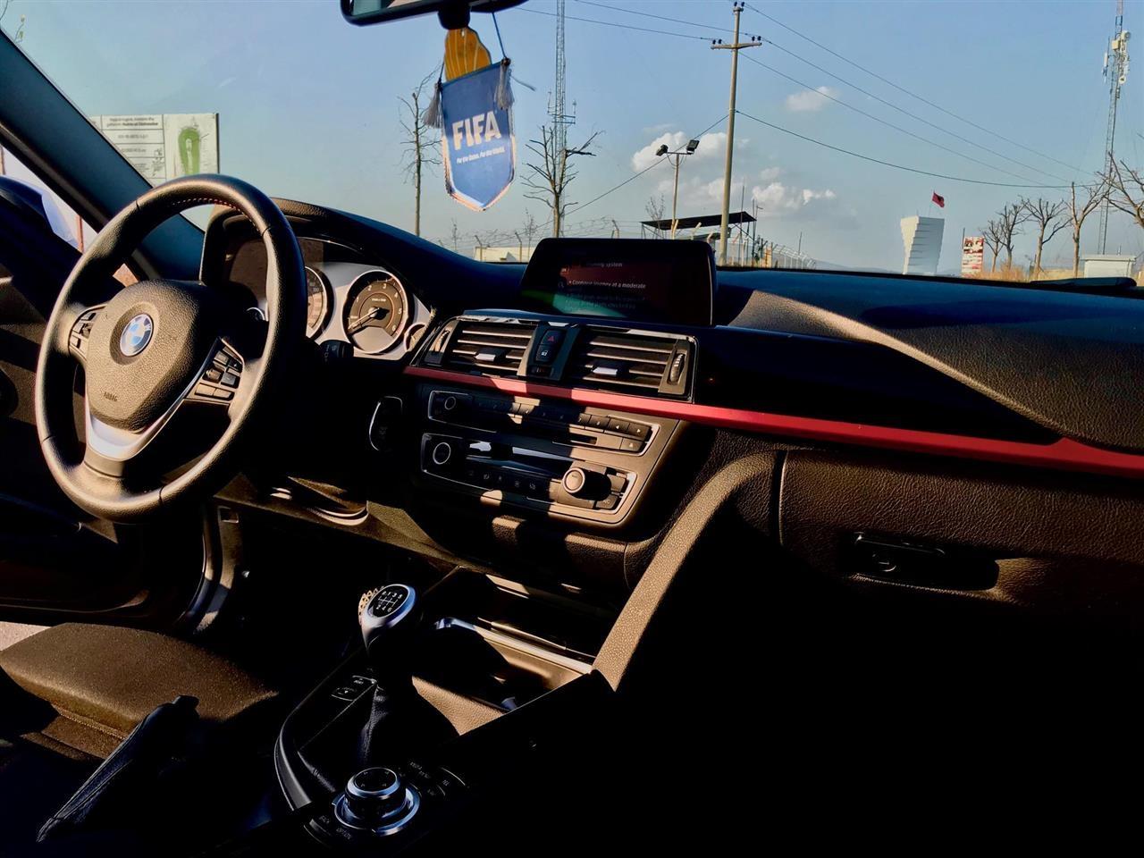BMW-320--EFFICIENTDYNAMICS--