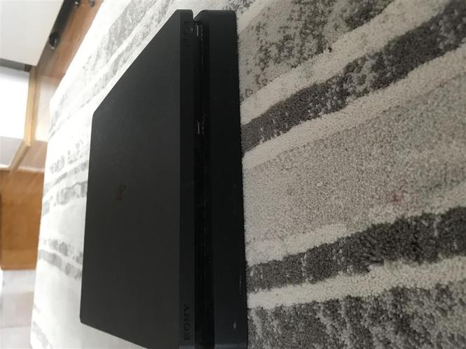 Shitet PS4 slim 